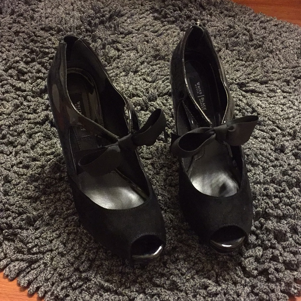 White House Black market patent / suede 4 in heel